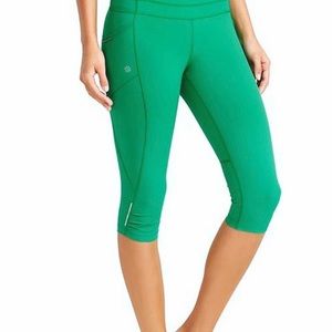 Athleta Dobby Be Free green capri leggings
